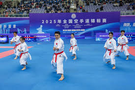 打破了他此 打破了他此